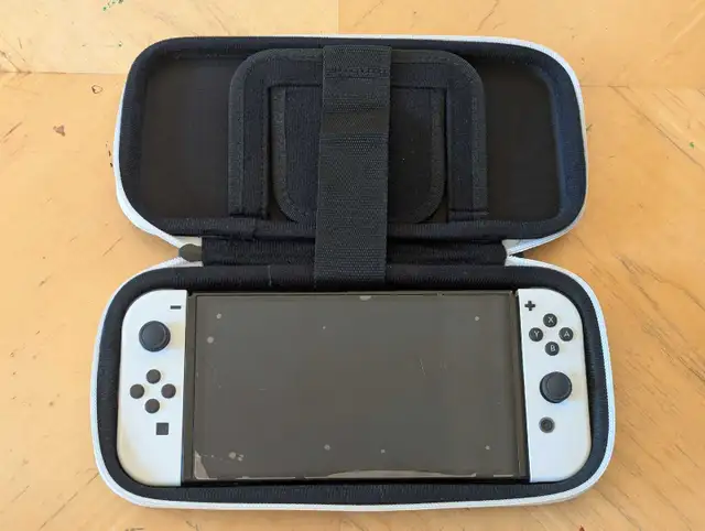 Nintendo Switch OLED - Not charging in Nintendo Switch in City of Montréal - Image 4