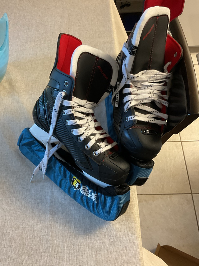  Hockey Gloves  and Skates  in Hockey in Ottawa - Image 4