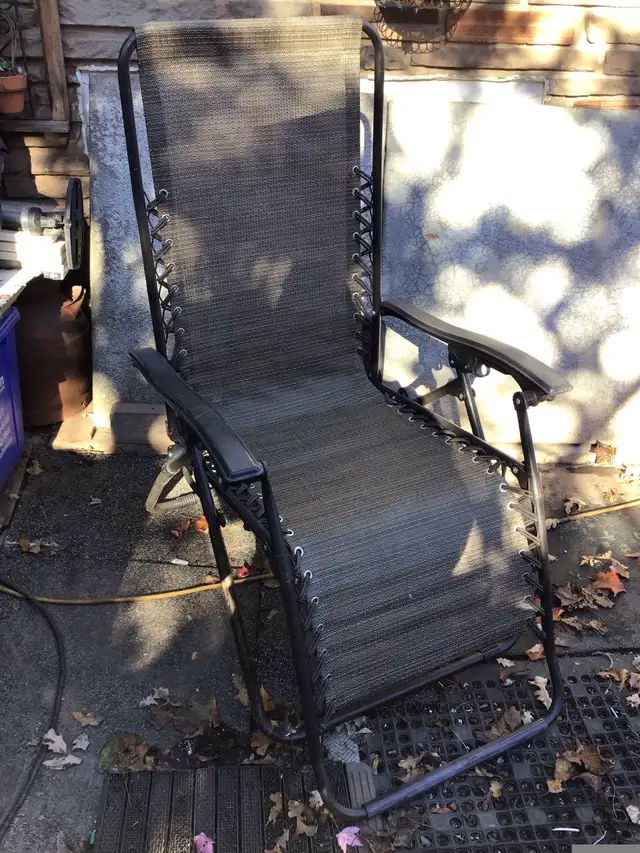 Reclining Gravity Patio Chair  in Patio & Garden Furniture in Oakville / Halton Region - Image 3