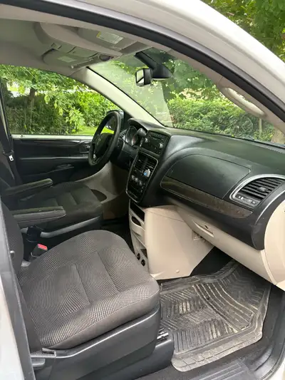 Clean, 1 owner ,7 passenger van,all service records available,remote start, back up camera, 1 extra...