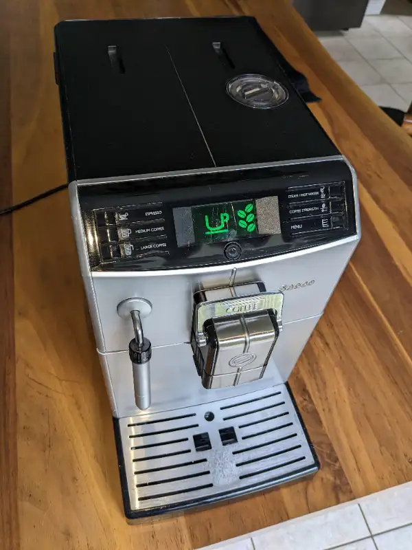 Saeco HD8772 Super-Automatic Coffee Machine in Coffee Makers in Ottawa - Image 2