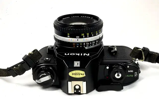 Nikon EM 35mm Film Camera with Nikon 50mm 1:1.8 Series E Lens in Cameras & Camcorders in Ottawa - Image 6