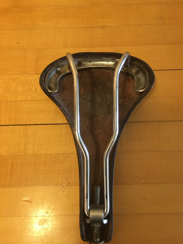 VINTAGE BROOKS SADDLE - VERY GOOD CONDITION dans Châssis et pièces  à Ville de Montréal - Image 3