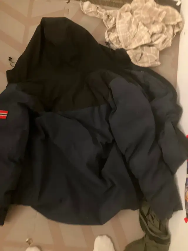 Mens Swizz Jacket in Men's in Mississauga / Peel Region - Image 3