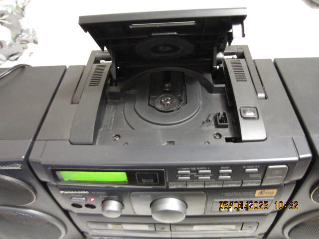 panasonic rx-dt680 boombox in Stereo Systems & Home Theatre in City of Toronto - Image 3