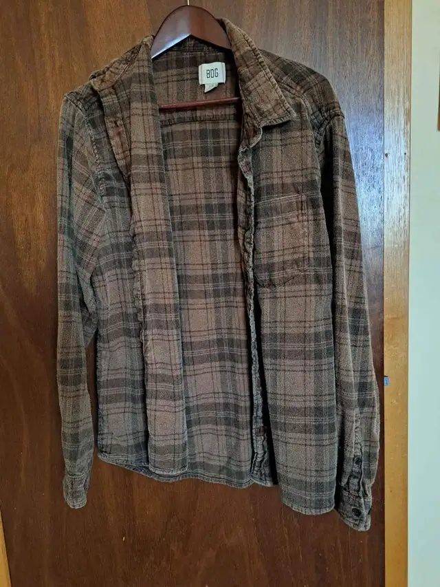 Men's Shirts, Flannels, Jeans in Men's in Kingston - Image 9