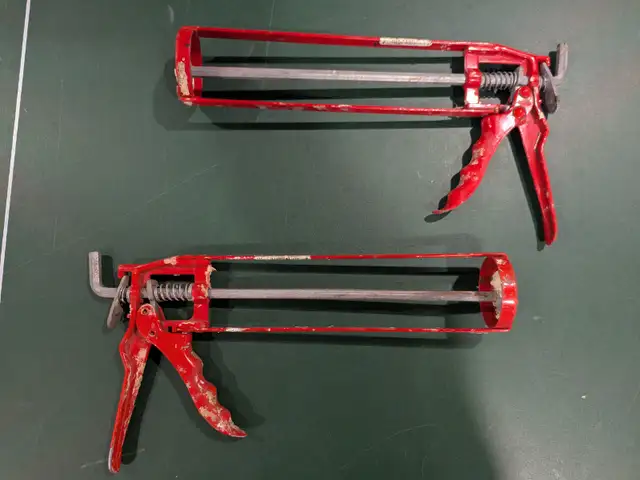 Pair of 9" Metal Caulking Guns in Hand Tools in Kitchener / Waterloo - Image 2