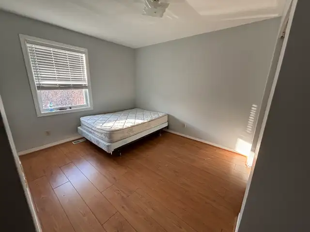 Private bedroom near University of Windsor in Room Rentals & Roommates in Windsor Region - Image 6