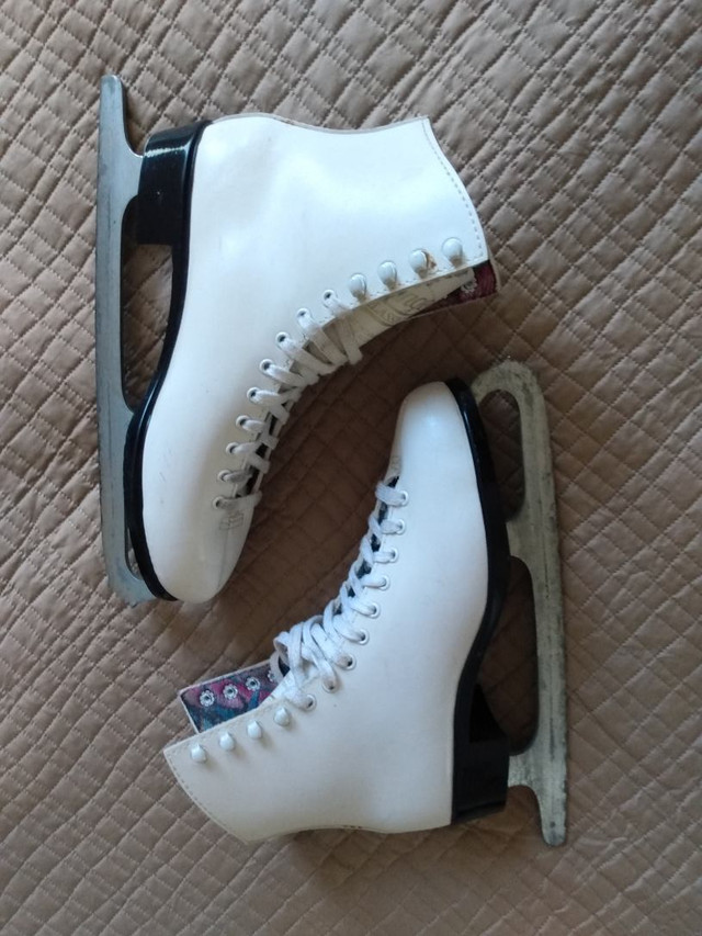 FIGURE SKATES WOMEN SIZE 8 $15 in Skates & Blades in City of Toronto - Image 4