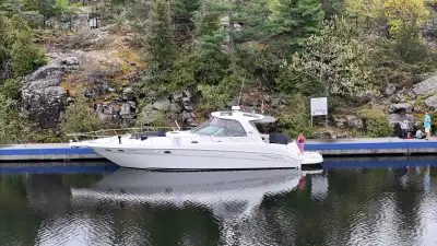 2001 Sea Ray 460 sundancer Here is your chance at a 100% freshwater highly upgraded and maintained s...