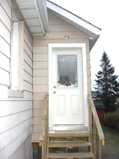 1 BR Bright and Quiet Apt – West – End – August 1