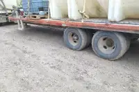 Tandem equipment trailer