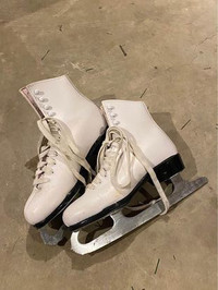 Figure skates 