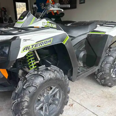 Only 714 km, clean machine, 27” tires Will consider trade for boat