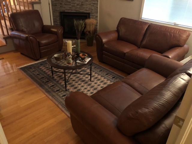 Divan en vrai cuir NEUF / Genuine Leather couch NEW in Couches & Futons in Gatineau