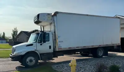 2009 International 4300 4x2, 22 ft reefer box, 663365km, engine changed at 563000kms, auto Allison t...