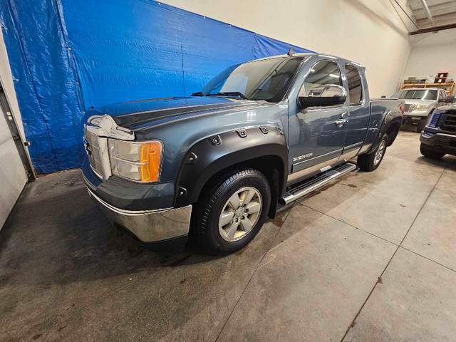 2013 GMC Sierra 1500 SLT 5.3L 4X4 in Cars & Trucks in Saskatoon