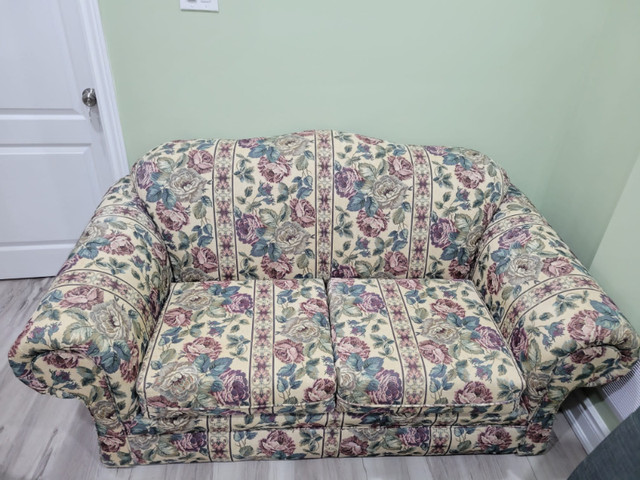 Beautiful Floral Sofa/Couch and matching Love Sofa/Couch in Couches & Futons in Mississauga / Peel Region