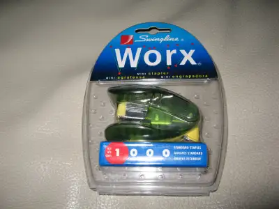Swingline Worx Mini Stapler - Green New in package Mini stapler Green plastic Includes 1000 standard...
