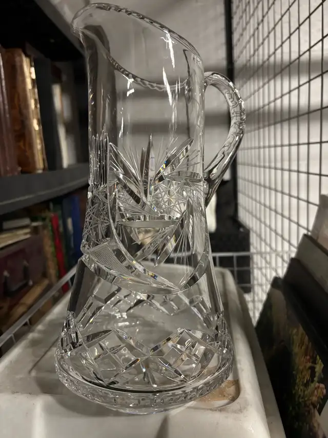 Crystal bowl and vase pin wheel in Kitchen & Dining Wares in Laval / North Shore - Image 2