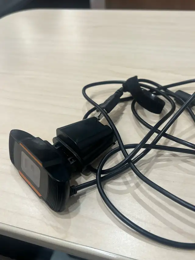USB Webcam for Laptop/Desktop Computer in Other in Regina - Image 4