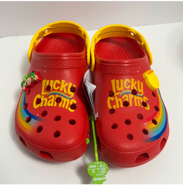Crocs Unisex-Adult women size 7 & men size 5 Classic Lucky Charm in Women's - Shoes in St. Catharines - Image 2