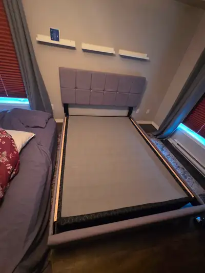 Base de lit queen grise, View more