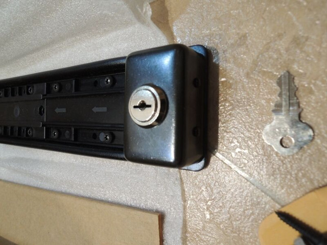 Motorola SLN4412A Locking Mounting Bracket Brand New In Box in Other Business & Industrial in Grande Prairie - Image 2