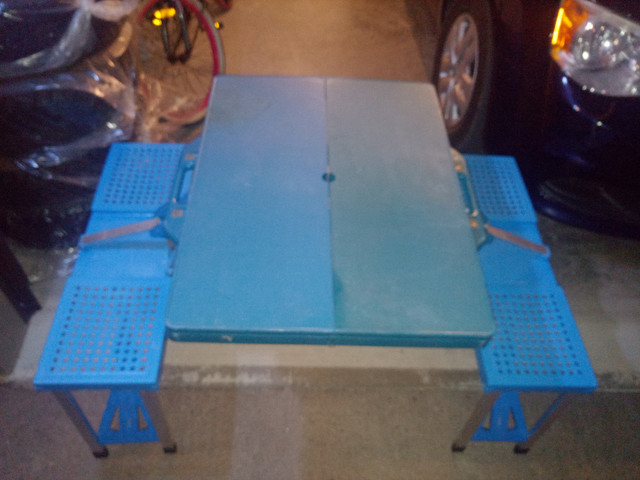 Folding picnic table in Patio & Garden Furniture in Stratford - Image 2