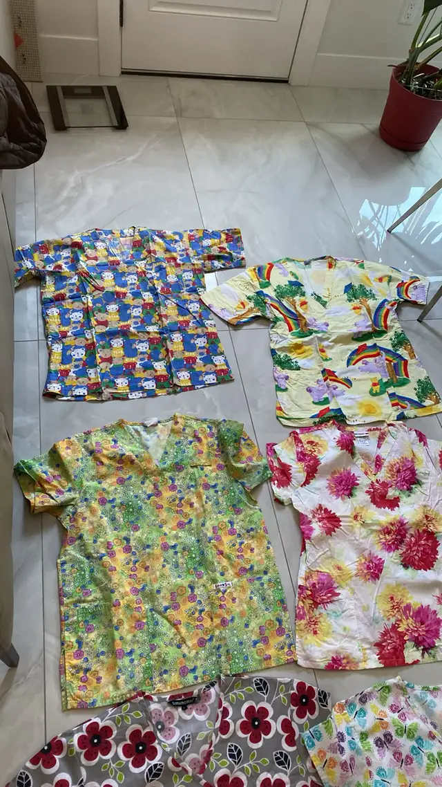 Gently used women’s large scrub tops in Women's - Other in Edmonton - Image 5