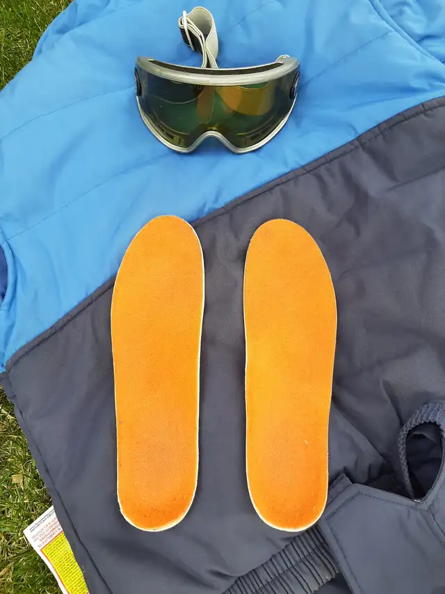 Ski Suit, 2-piece Men’s Jacket & Pants in Ski in Calgary - Image 9