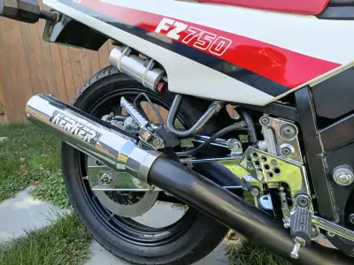 Selling a turn key mechanically flawless 1985 Yamaha FZ 750 genesis. This is a first-year model that...