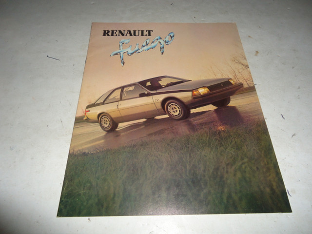 1982 RENAULT FUEGO DEALER SALES BROCHURE. CAN MAIL IN CANADA. dans Art et objets de collection  à Belleville