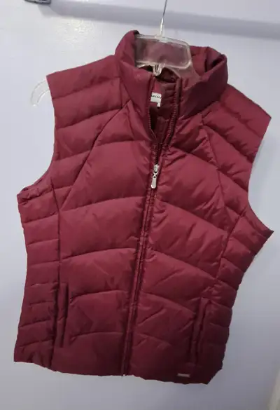 Wear only ONCE Quilted Down Fill Mobile Phone Pocket Water Resistant Shell Down Fill Construction