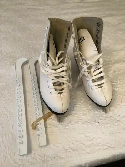 CCM 30 Figure Skates Girls White - size 3, View more