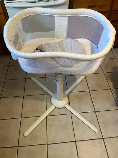 HALO Bassinest Swivel Sleeper, View more