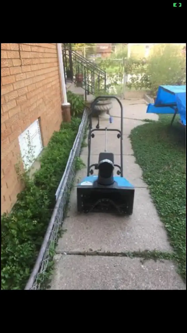 Snow blower electric the green one is brand new its $160 &130 in Snowblowers in Windsor Region - Image 6