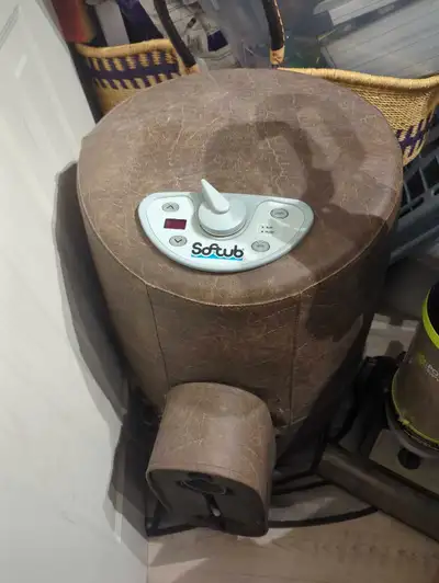 Softub 300 pump. replaced motherboard for 600 $ 2 years ago and refurbished pump went in last season...