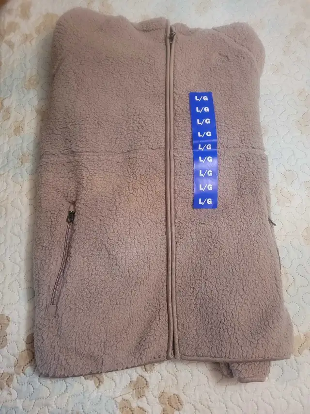 Fleece jacket  in Men's in Mississauga / Peel Region - Image 3