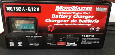 chargeur de batterie MotoMaster, modèle 100/15/2 A – 6/12 V, en excellent état de fonctionnement, pr...