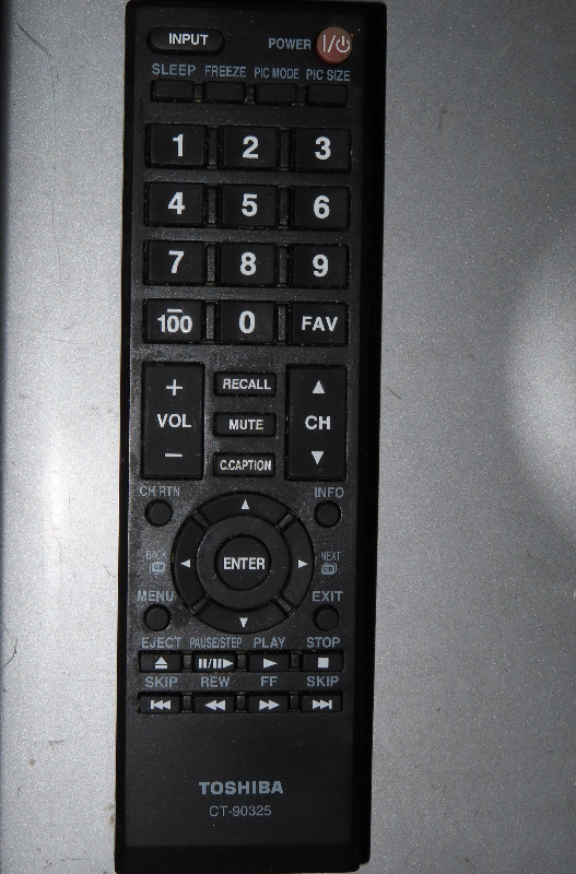 Toshiba 32C110u 32" LCD TV 1080p with remote in TVs in Winnipeg - Image 4