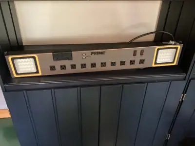 Barre d'alimentation Prime avec lumières DEL, View more