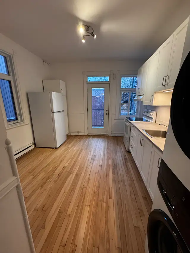 Superbe 4 1/2 au cœur du plateau  - rue Laurier et St-Hubert