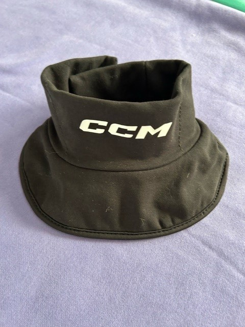 CCM hockey Neck Guard in Hockey in Moncton