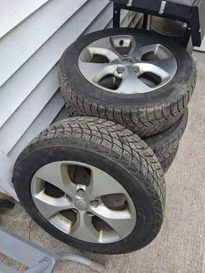 For sale 16 inch aluminum Kia rims with 205 55 16 Michelin x-ice snow snow tires were only on car fo...