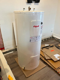 Giant 40 Gallon Hot Water Heater