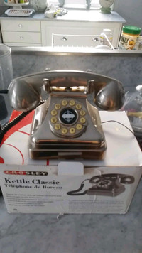 Crosley classic vintage kettle phone brushed Chrome