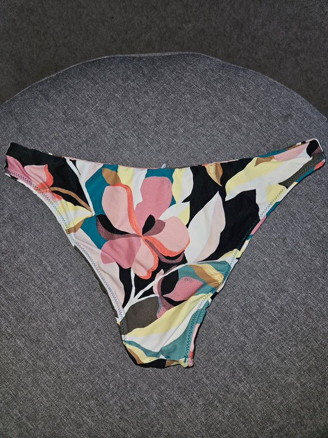 BNWT O'Neill bathing suit bottoms dans Femmes - Autre  à Région d’Oshawa/Durham - Image 3