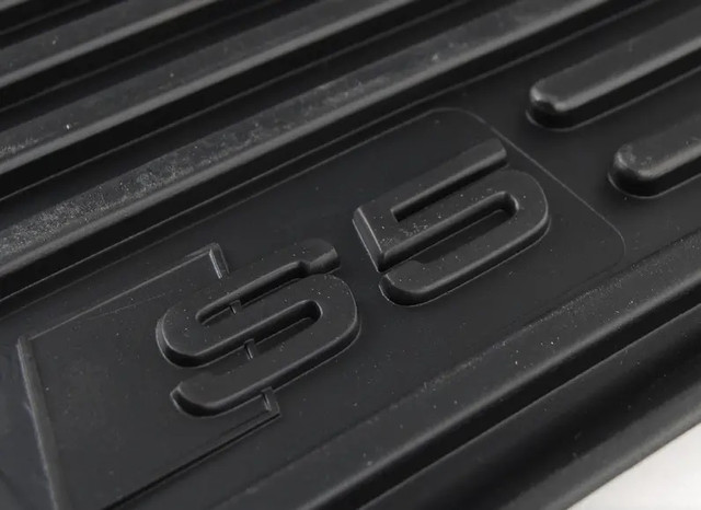 Audi S5 All-Weather Rubber Floor Mats Black Set Of Four dans Autres pièces et accessoires  à Laval/Rive Nord - Image 2