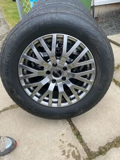 Selling for my buddy traded his Suv so these are no longer needed a really nice set of 4 Kumho All S...
